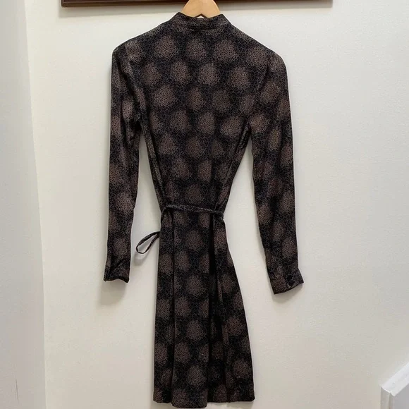 💯 Silk Club Monaco Belted Long Sleeve Midi Dress - Picture 9 of 9